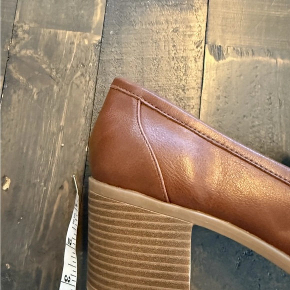 Quality great-looking professional loafers. Marked sz 9 but fit more like an 8.5 - Picture 3 of 4